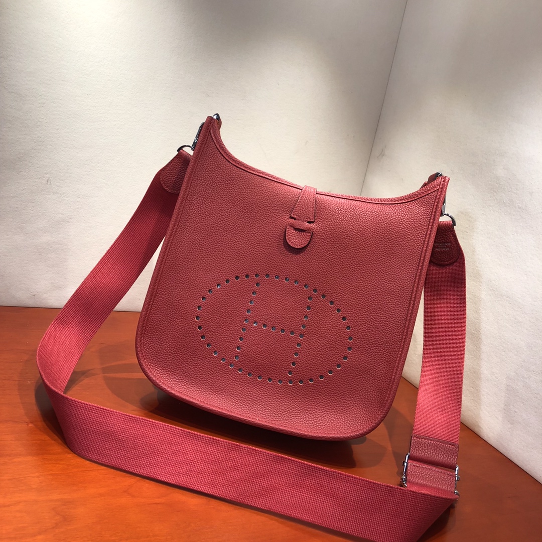 Hermes Evelyne III 29 PM Shoulder Bag In Burgundy Clemence Leather